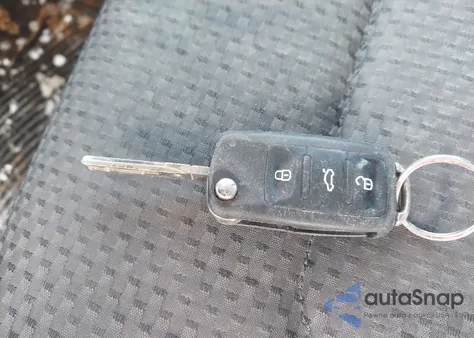 2013 Volkswagen Passat S z USA, uszkodzony, nr VIN 1VWAP7A33DC104517